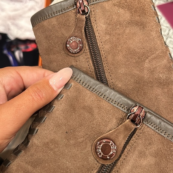 Brown suede stitched wedges booties - Picture 3 of 9